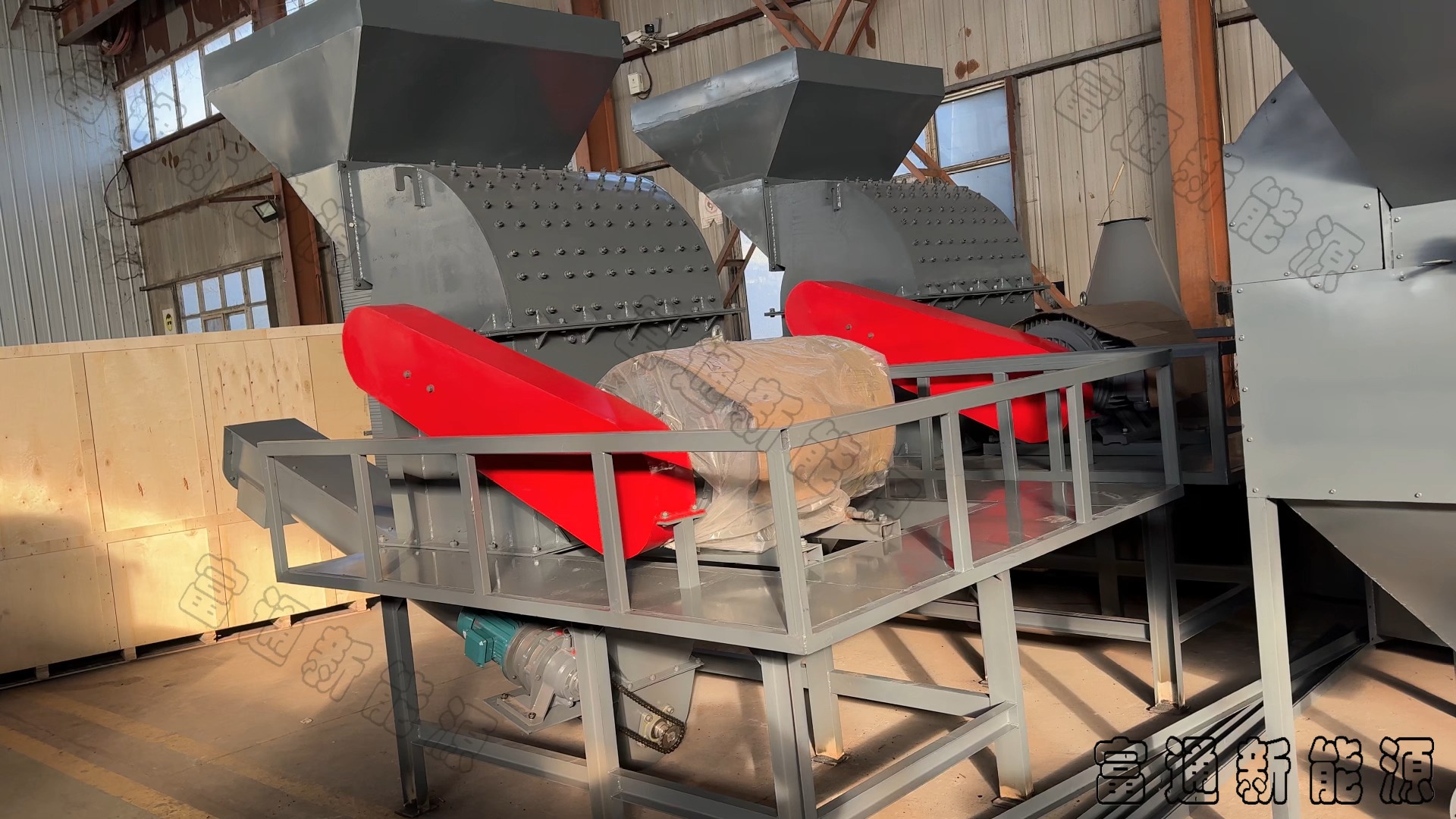 兩臺下出料1000型木材粉碎機順利完工，即將發(fā)貨